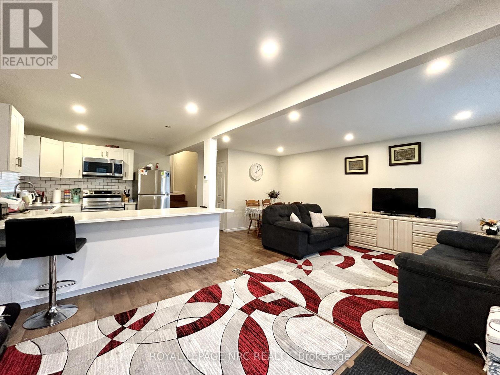 












UPPER UNIT - 5670 HERITAGE DRIVE

,
Niagara Falls (Church's Lane),




Ontario
L2J3L3

