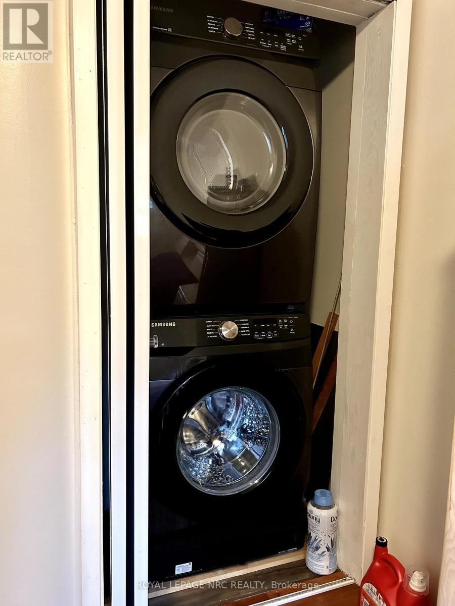 












UPPER UNIT - 5670 HERITAGE DRIVE

,
Niagara Falls (Church's Lane),




Ontario
L2J3L3


