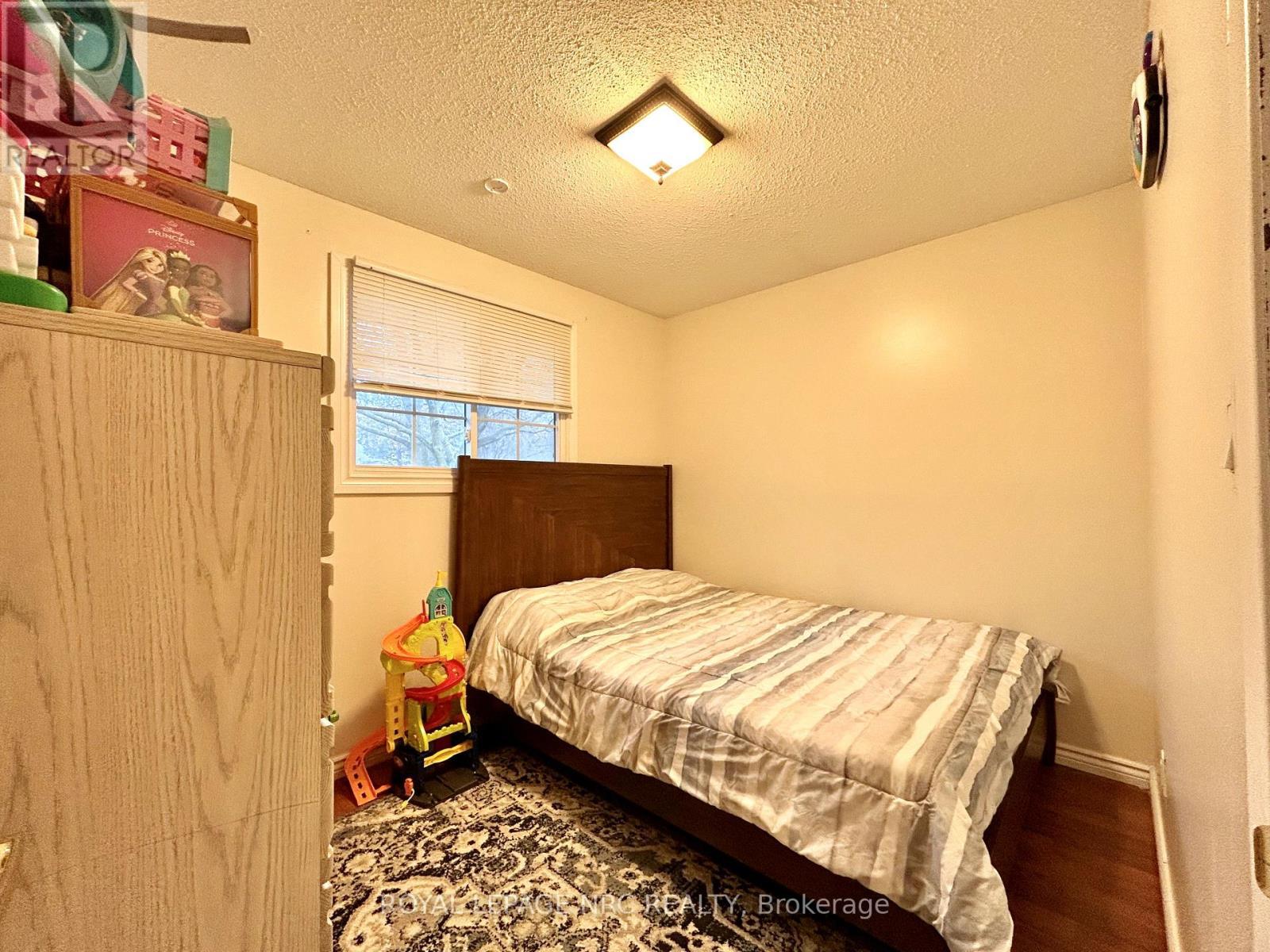 












UPPER UNIT - 5670 HERITAGE DRIVE

,
Niagara Falls (Church's Lane),




Ontario
L2J3L3

