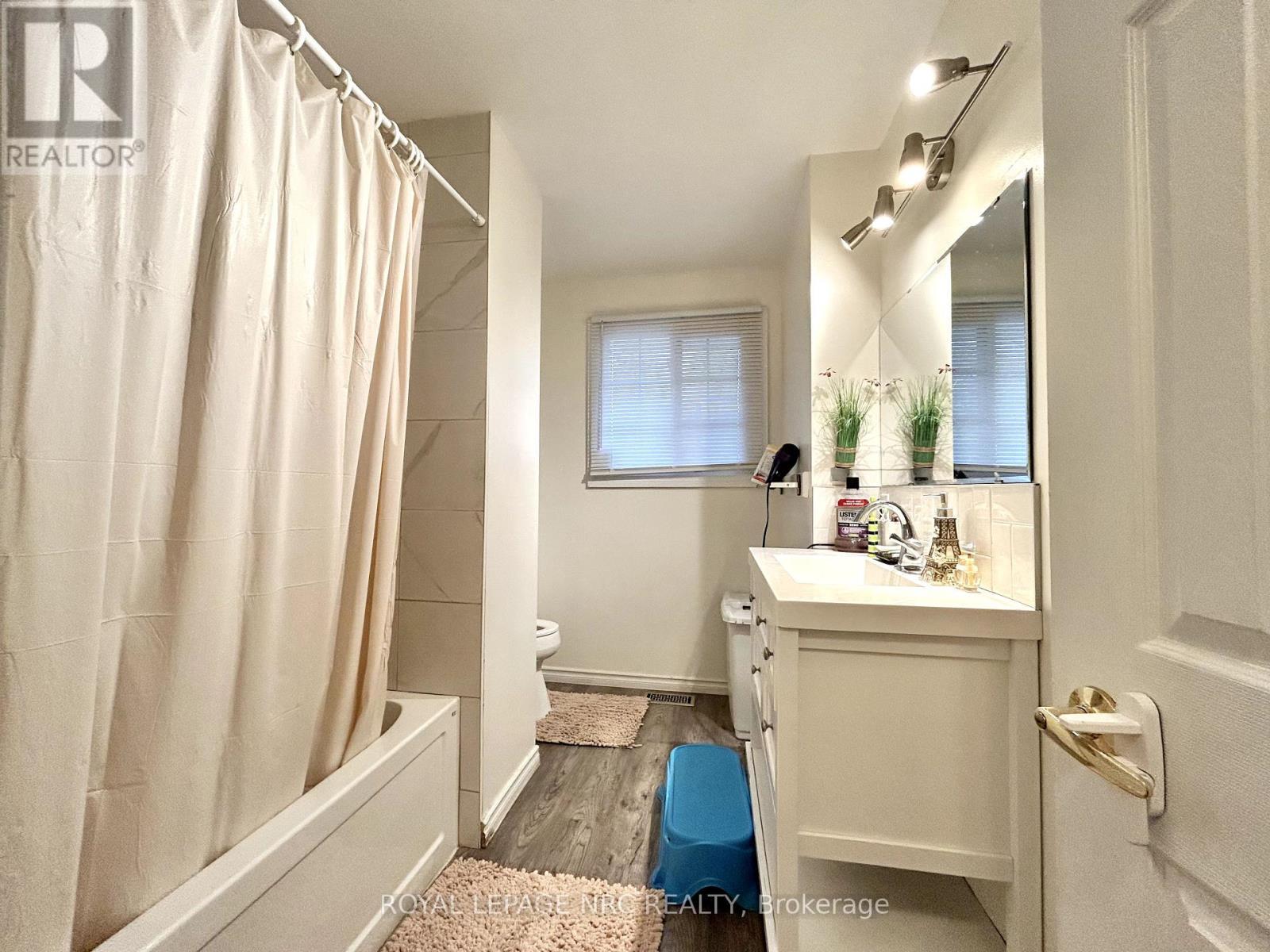 












UPPER UNIT - 5670 HERITAGE DRIVE

,
Niagara Falls (Church's Lane),




Ontario
L2J3L3

