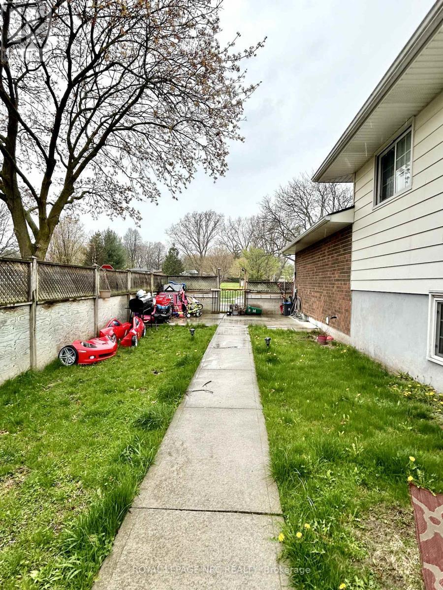 












UPPER UNIT - 5670 HERITAGE DRIVE

,
Niagara Falls (Church's Lane),




Ontario
L2J3L3

