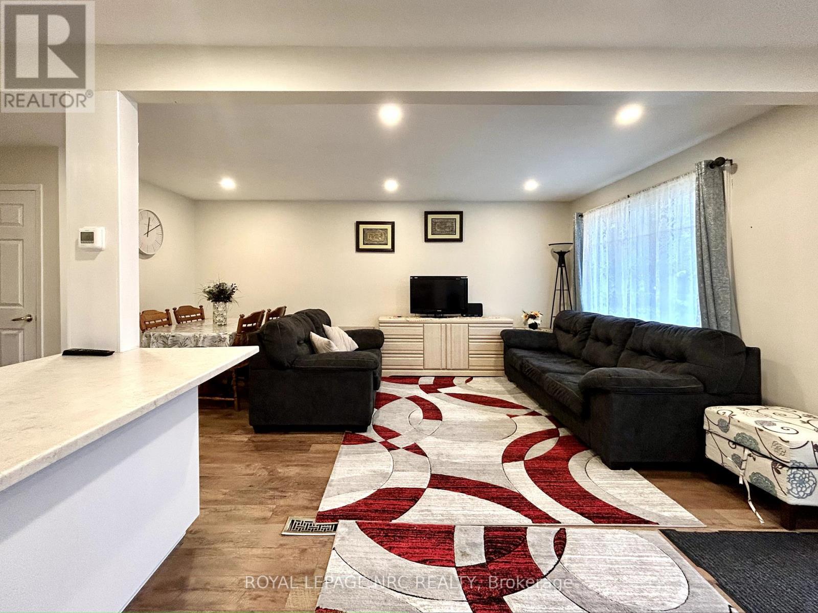 












UPPER UNIT - 5670 HERITAGE DRIVE

,
Niagara Falls (Church's Lane),




Ontario
L2J3L3

