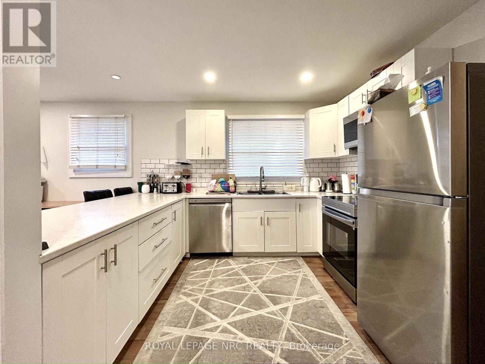 












UPPER UNIT - 5670 HERITAGE DRIVE

,
Niagara Falls (Church's Lane),




Ontario
L2J3L3

