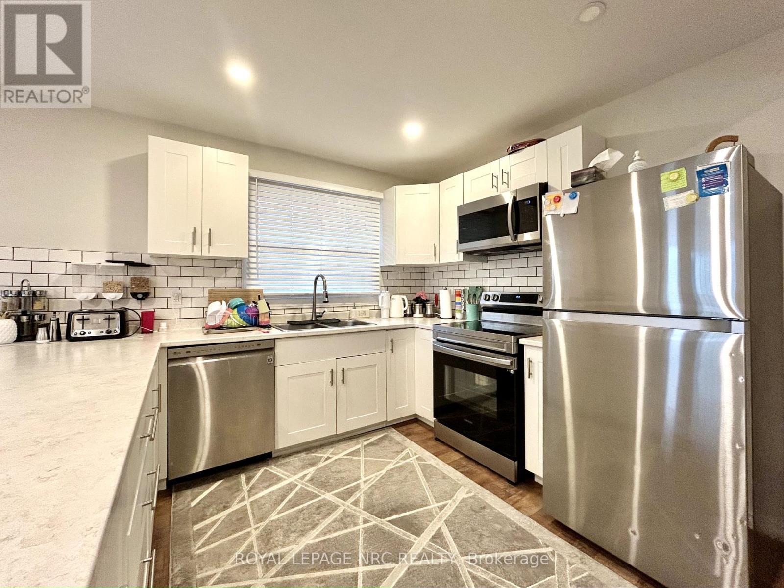 












UPPER UNIT - 5670 HERITAGE DRIVE

,
Niagara Falls (Church's Lane),




Ontario
L2J3L3

