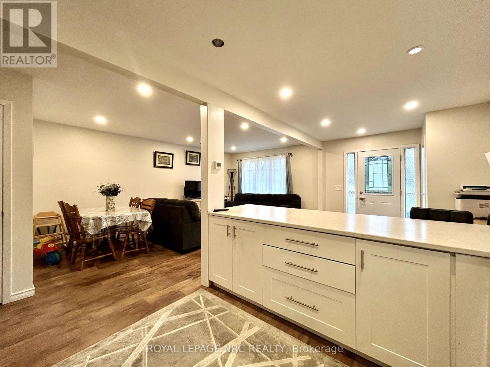 












UPPER UNIT - 5670 HERITAGE DRIVE

,
Niagara Falls (Church's Lane),




Ontario
L2J3L3

