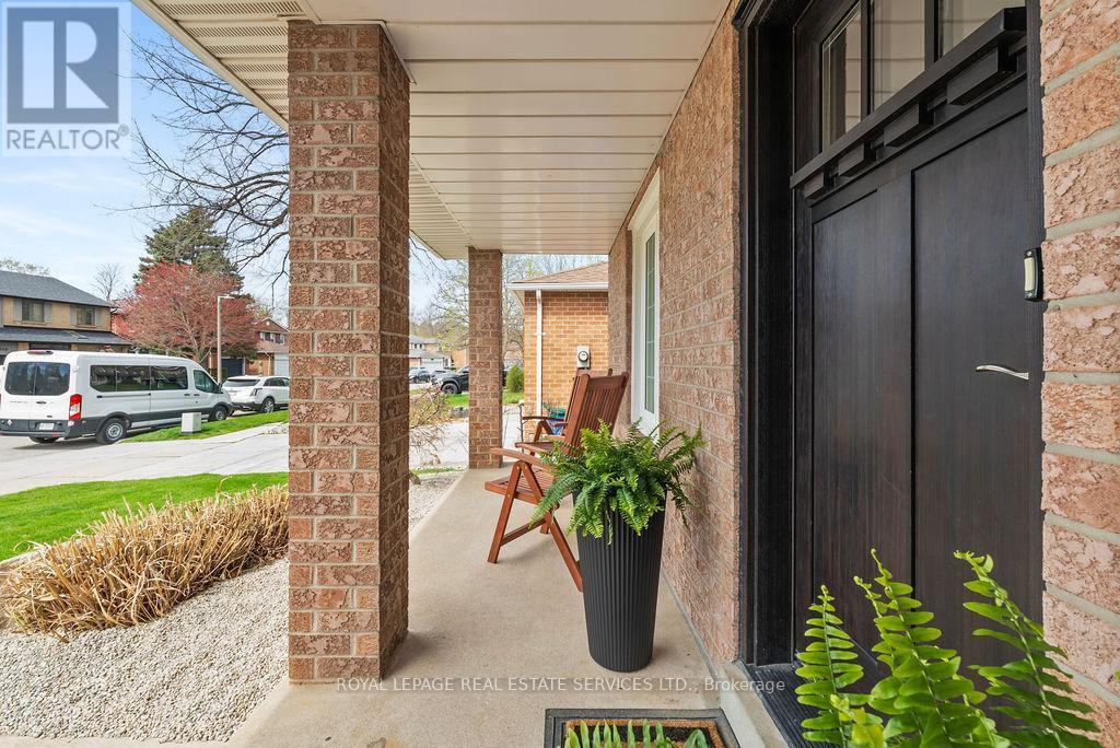 












143 SPEYSIDE DRIVE

,
Oakville,




Ontario
L6L5Y1

