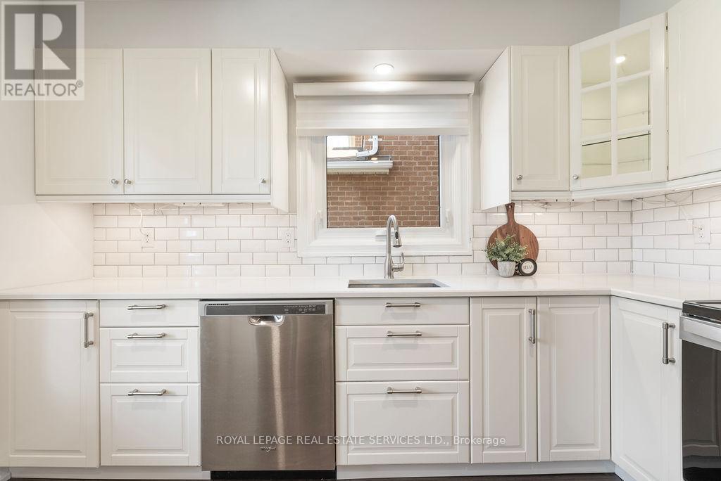 












143 SPEYSIDE DRIVE

,
Oakville,




Ontario
L6L5Y1

