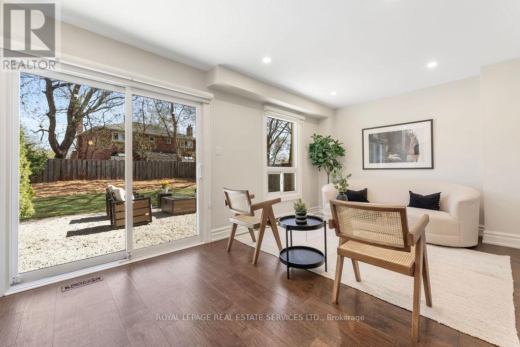 












143 SPEYSIDE DRIVE

,
Oakville,




Ontario
L6L5Y1

