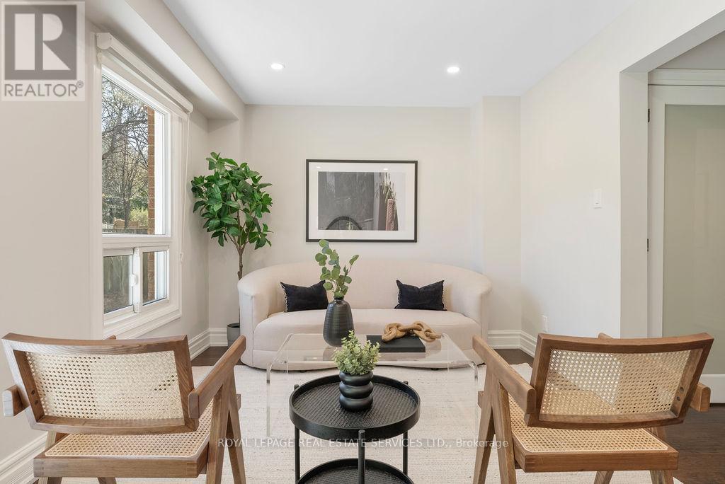 












143 SPEYSIDE DRIVE

,
Oakville,




Ontario
L6L5Y1

