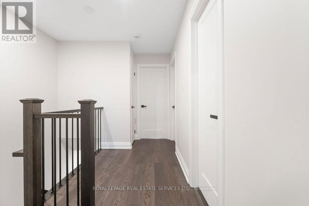 












143 SPEYSIDE DRIVE

,
Oakville,




Ontario
L6L5Y1

