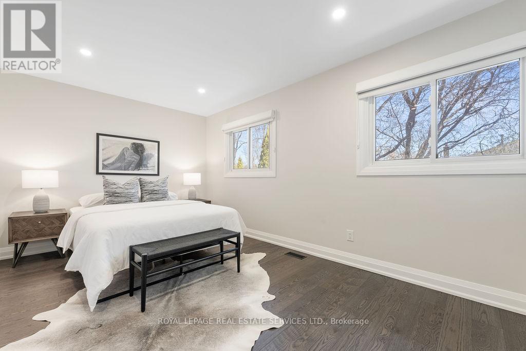 












143 SPEYSIDE DRIVE

,
Oakville,




Ontario
L6L5Y1

