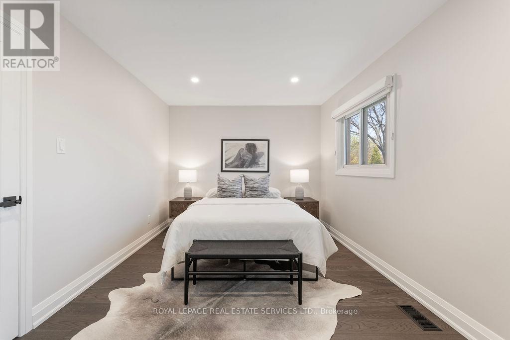 












143 SPEYSIDE DRIVE

,
Oakville,




Ontario
L6L5Y1

