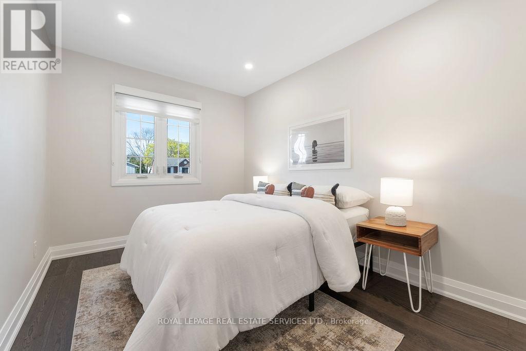 












143 SPEYSIDE DRIVE

,
Oakville,




Ontario
L6L5Y1

