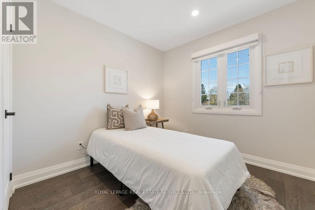 












143 SPEYSIDE DRIVE

,
Oakville,




Ontario
L6L5Y1

