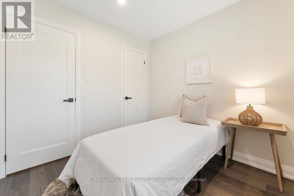 












143 SPEYSIDE DRIVE

,
Oakville,




Ontario
L6L5Y1

