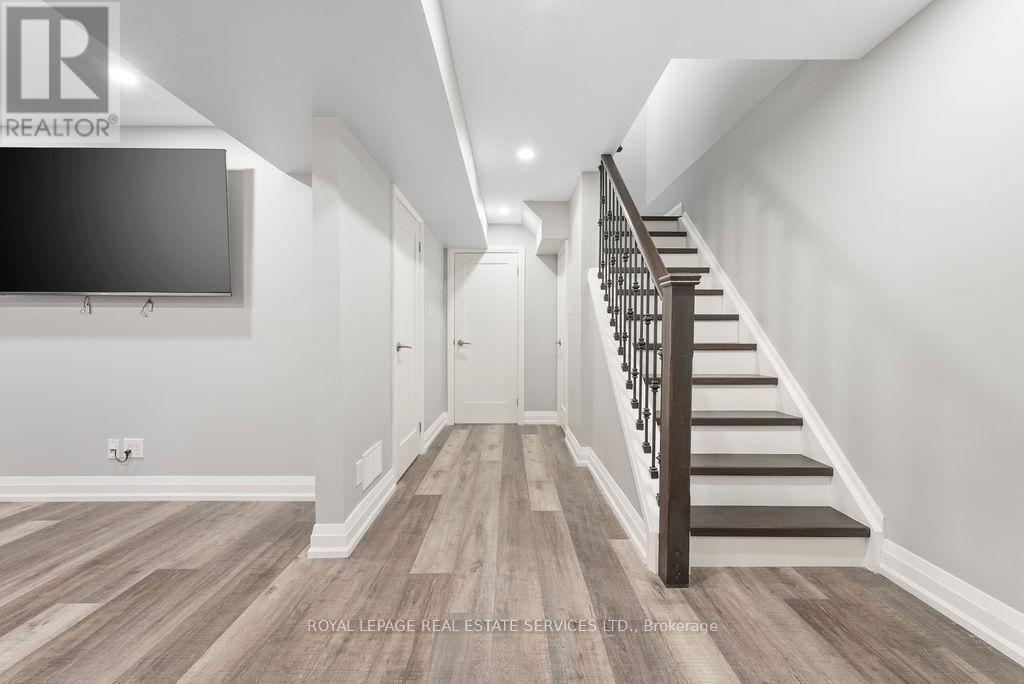












143 SPEYSIDE DRIVE

,
Oakville,




Ontario
L6L5Y1

