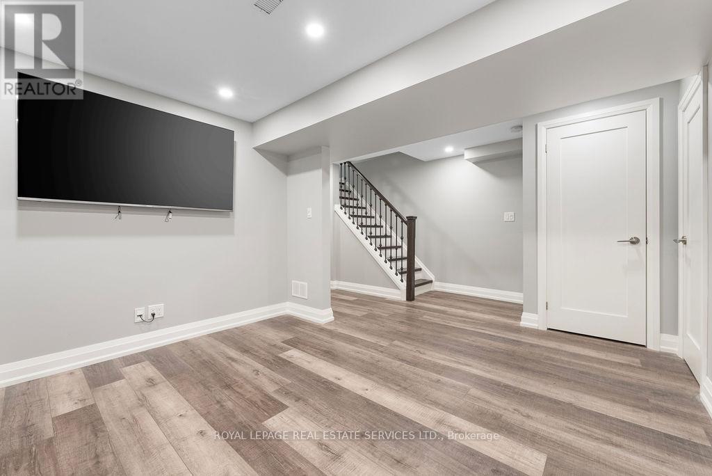 












143 SPEYSIDE DRIVE

,
Oakville,




Ontario
L6L5Y1

