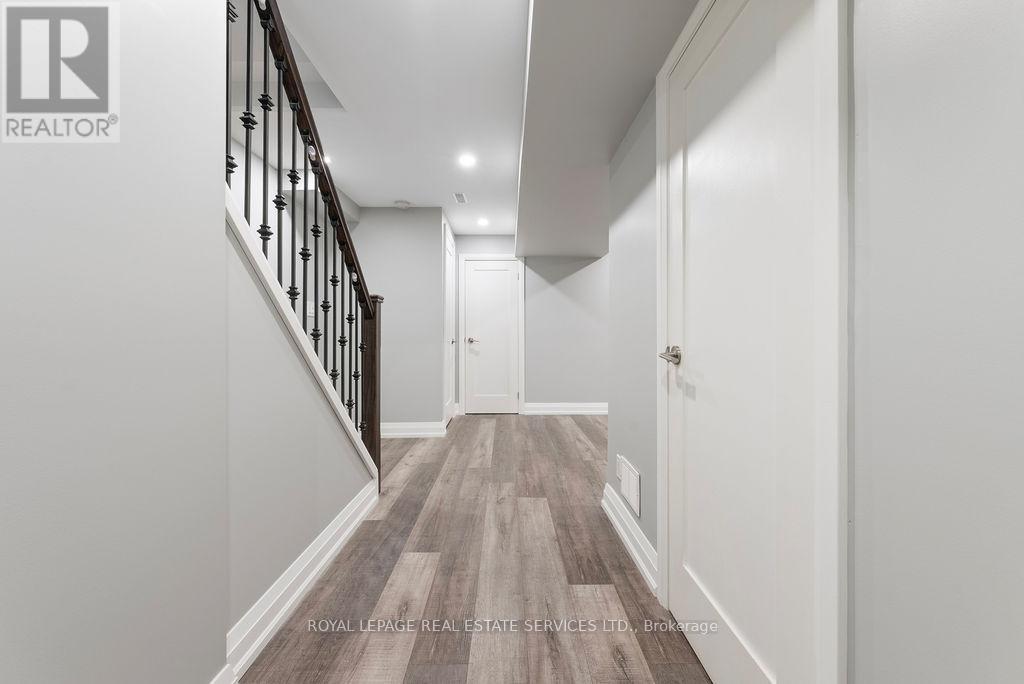 












143 SPEYSIDE DRIVE

,
Oakville,




Ontario
L6L5Y1

