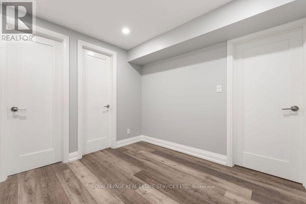 












143 SPEYSIDE DRIVE

,
Oakville,




Ontario
L6L5Y1

