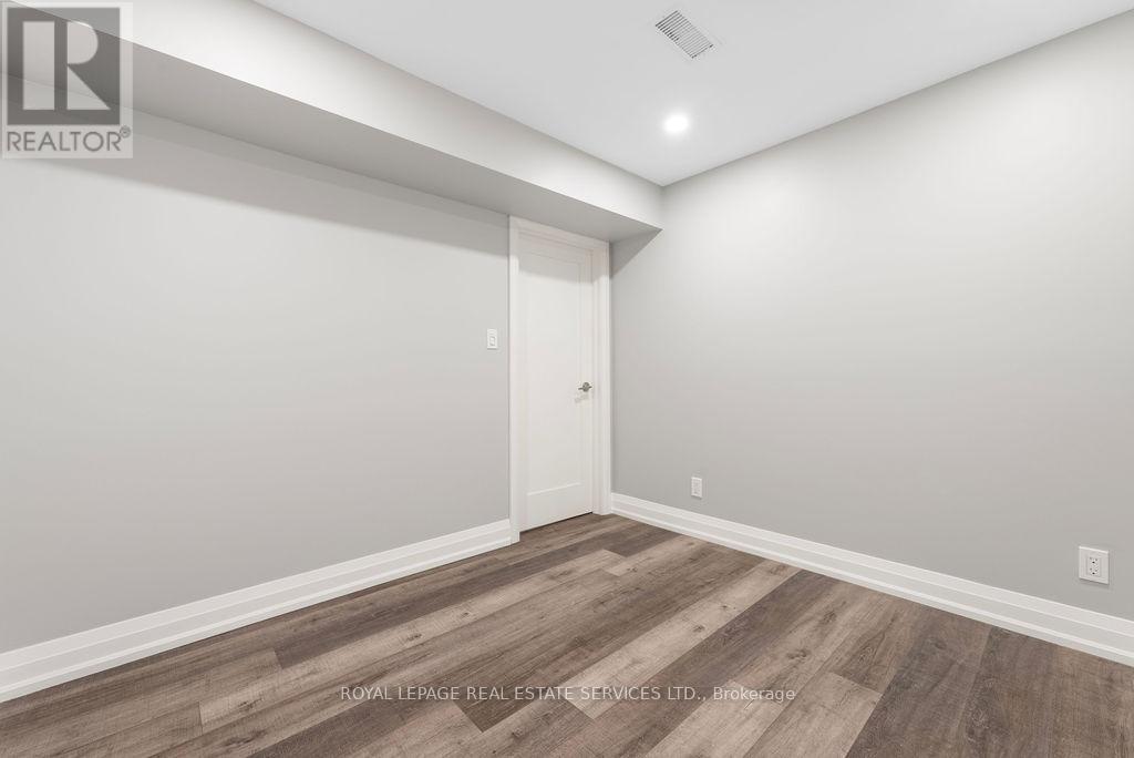 












143 SPEYSIDE DRIVE

,
Oakville,




Ontario
L6L5Y1

