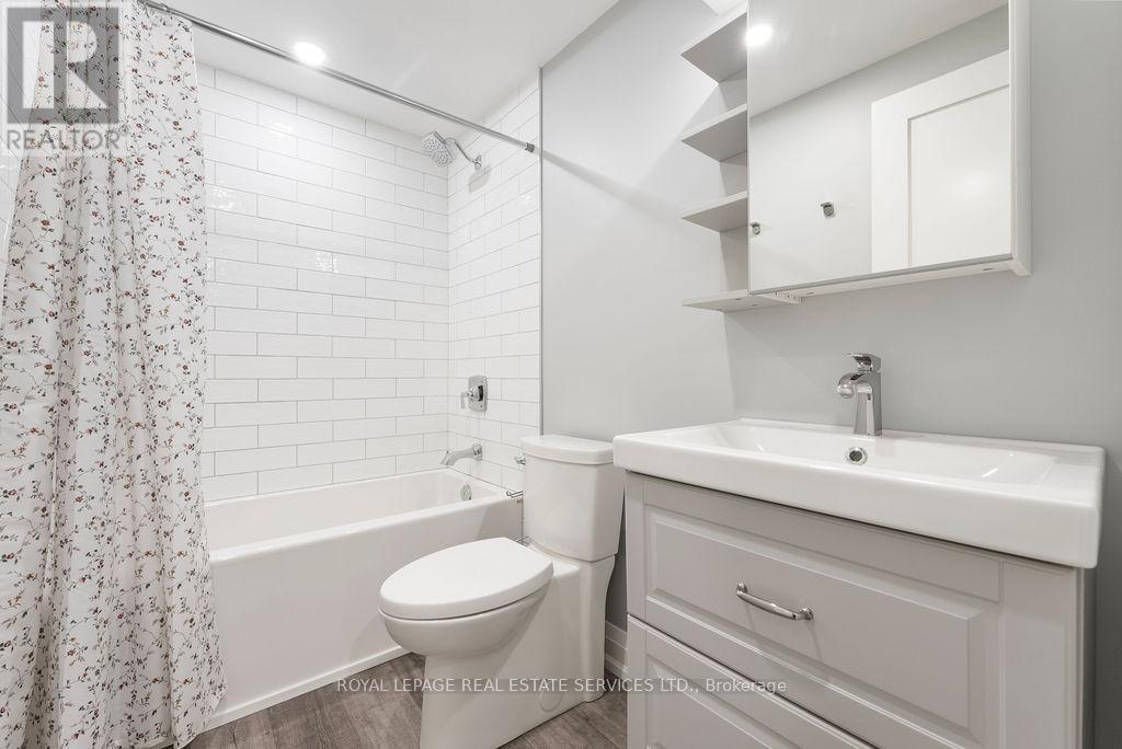 












143 SPEYSIDE DRIVE

,
Oakville,




Ontario
L6L5Y1

