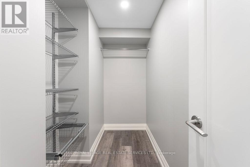 












143 SPEYSIDE DRIVE

,
Oakville,




Ontario
L6L5Y1

