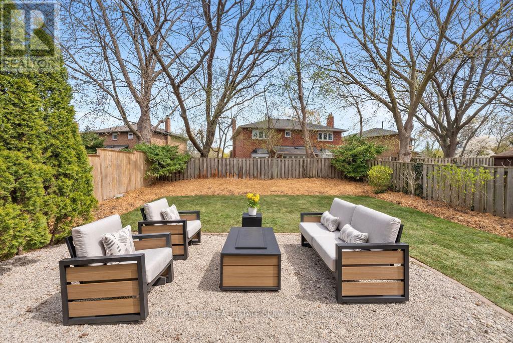 












143 SPEYSIDE DRIVE

,
Oakville,




Ontario
L6L5Y1

