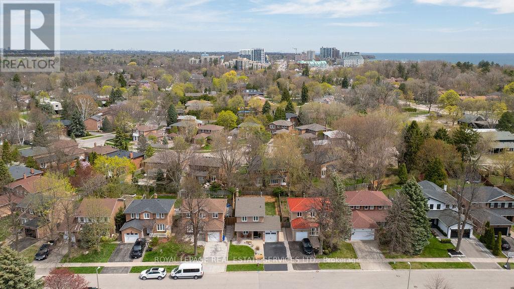 












143 SPEYSIDE DRIVE

,
Oakville,




Ontario
L6L5Y1

