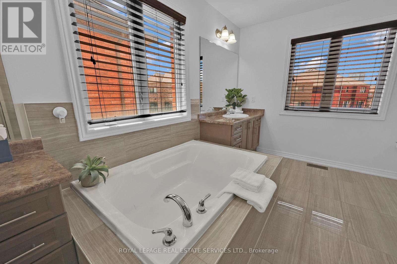 












60 VALLEYWAY DRIVE W

,
Brampton,




Ontario
L6X5G1


