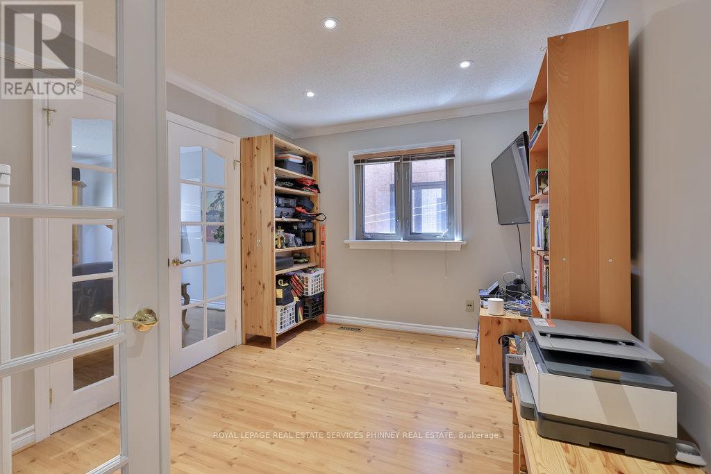 












391 MARCH CRESCENT

,
Oakville,




Ontario
L6H5X7

