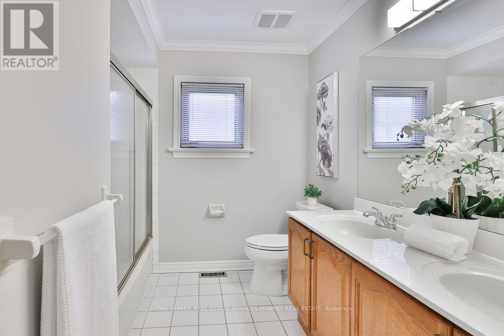 












391 MARCH CRESCENT

,
Oakville,




Ontario
L6H5X7

