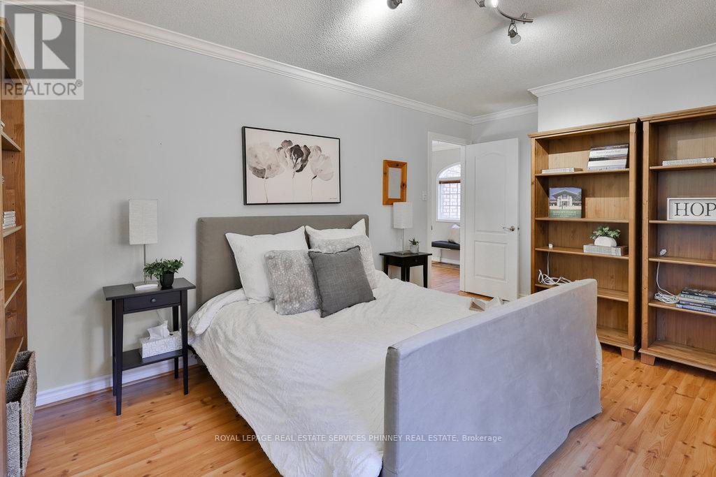 












391 MARCH CRESCENT

,
Oakville,




Ontario
L6H5X7

