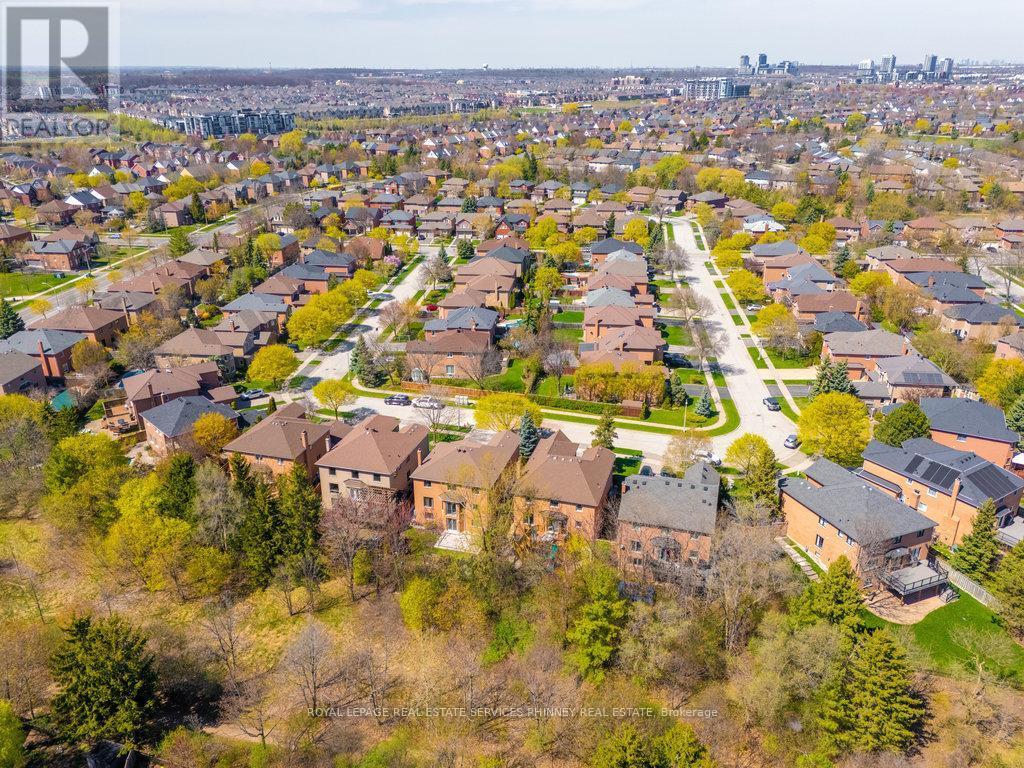 












391 MARCH CRESCENT

,
Oakville,




Ontario
L6H5X7

