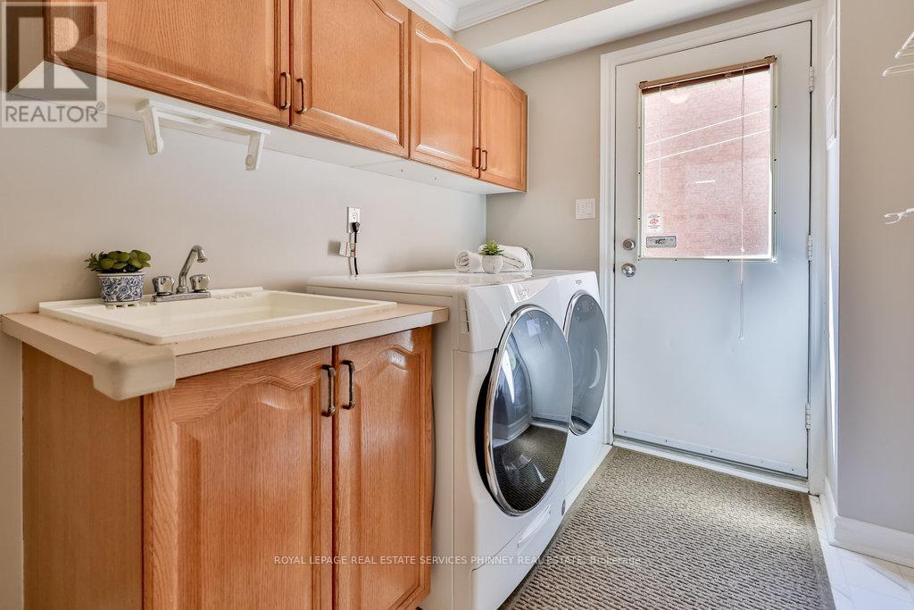 












391 MARCH CRESCENT

,
Oakville,




Ontario
L6H5X7

