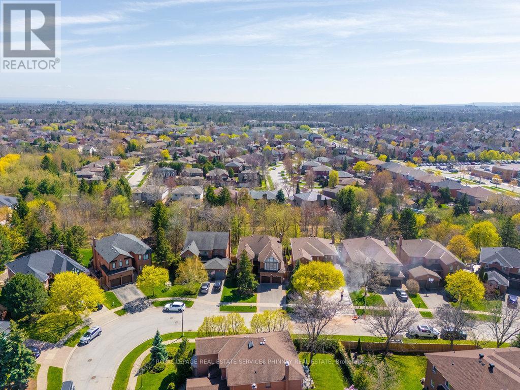 












391 MARCH CRESCENT

,
Oakville,




Ontario
L6H5X7

