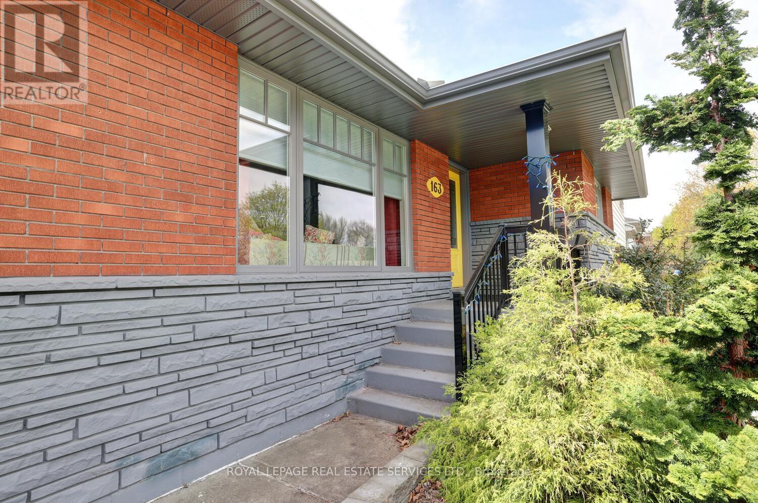 












163 BENDAMERE AVENUE

,
Hamilton,




Ontario
L9C1N6

