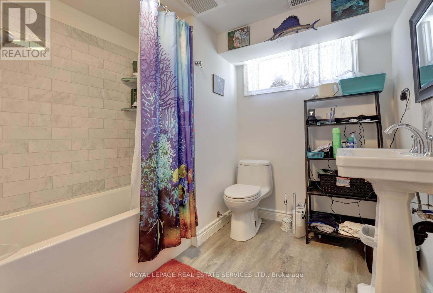












163 BENDAMERE AVENUE

,
Hamilton,




Ontario
L9C1N6

