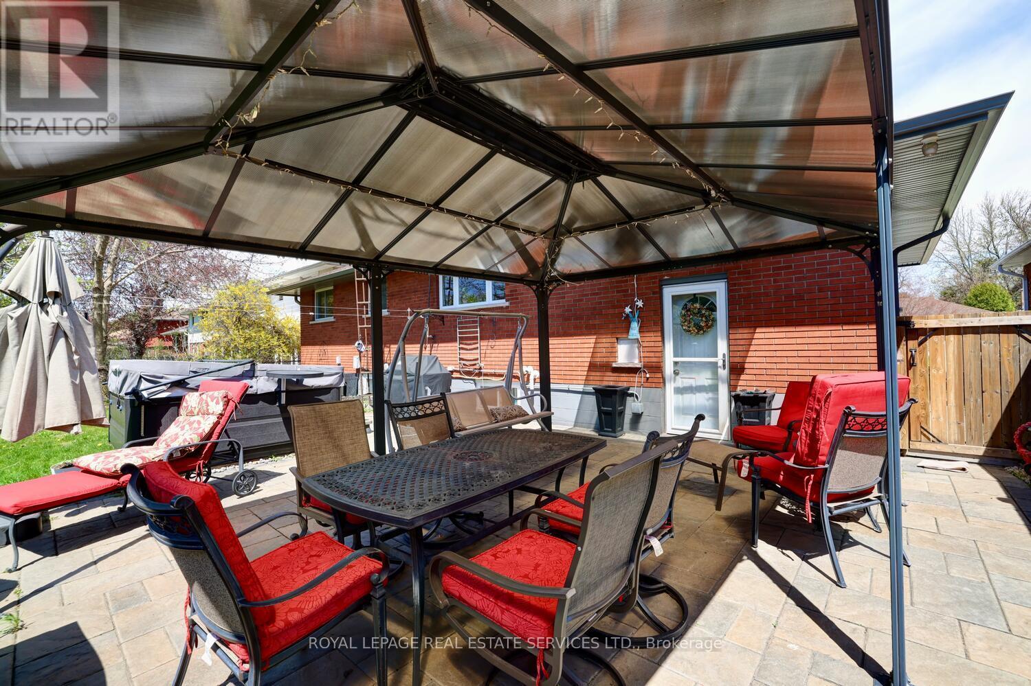 












163 BENDAMERE AVENUE

,
Hamilton,




Ontario
L9C1N6

