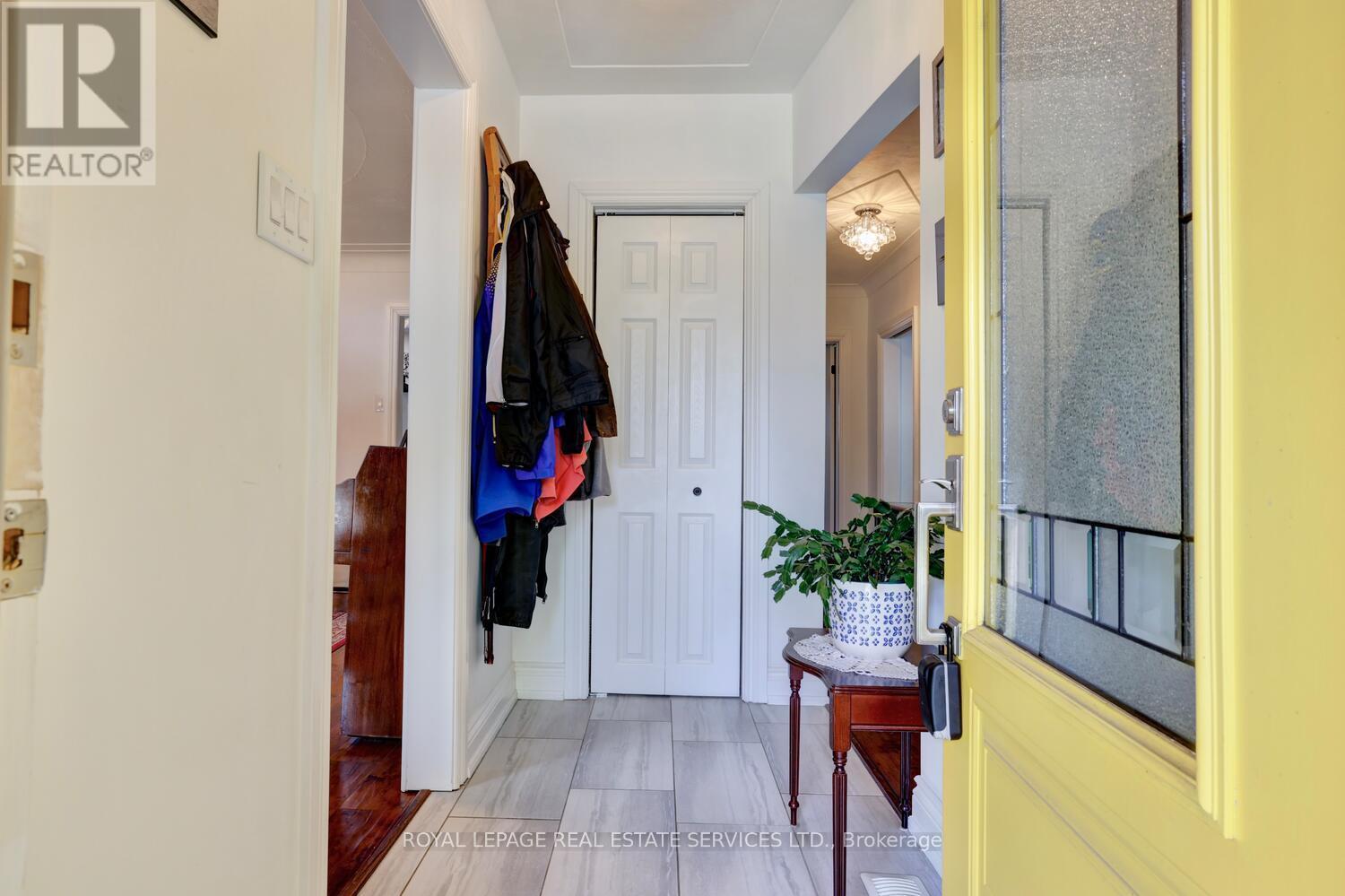 












163 BENDAMERE AVENUE

,
Hamilton,




Ontario
L9C1N6

