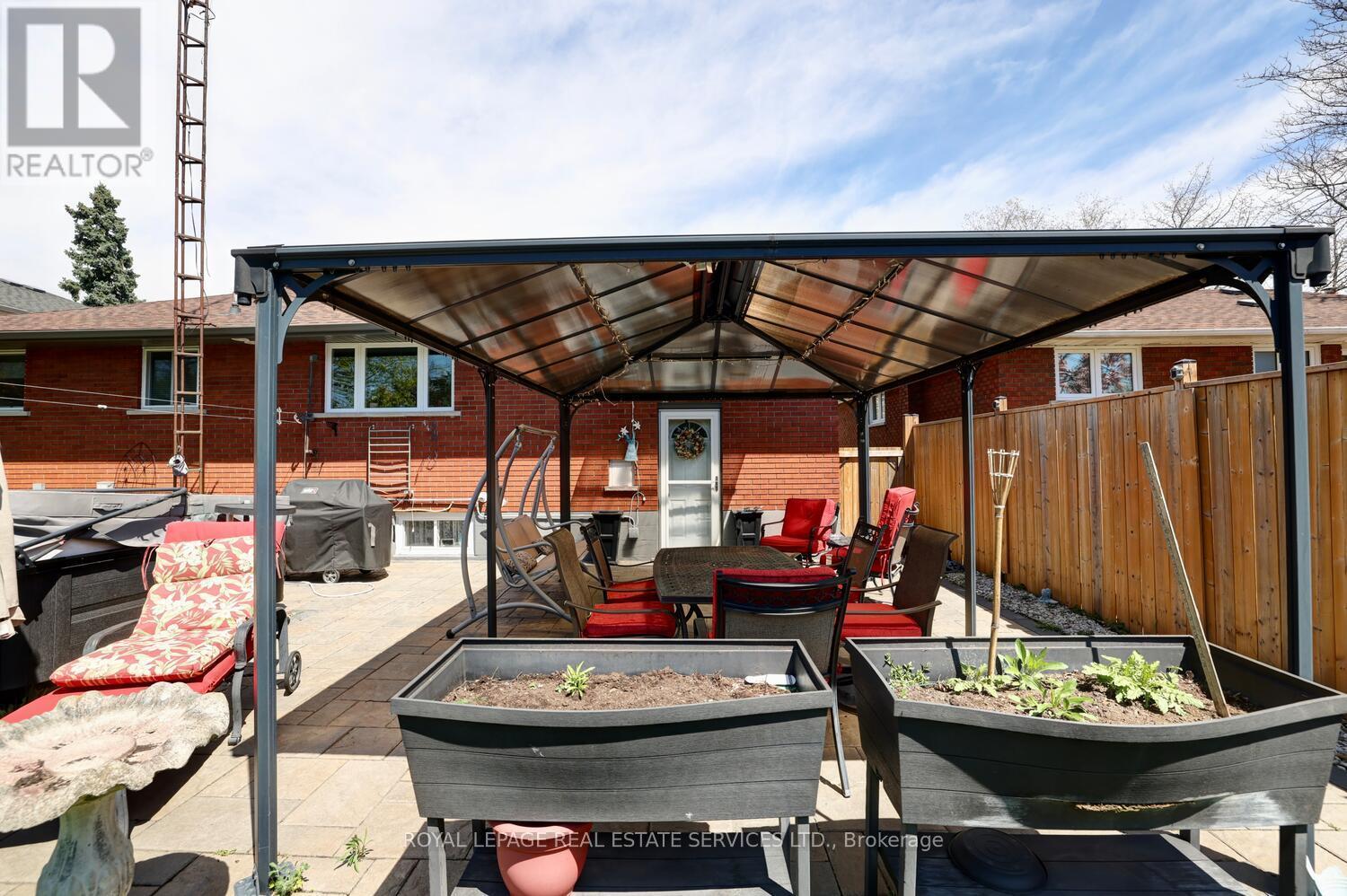












163 BENDAMERE AVENUE

,
Hamilton,




Ontario
L9C1N6

