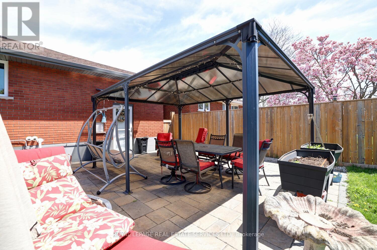 












163 BENDAMERE AVENUE

,
Hamilton,




Ontario
L9C1N6

