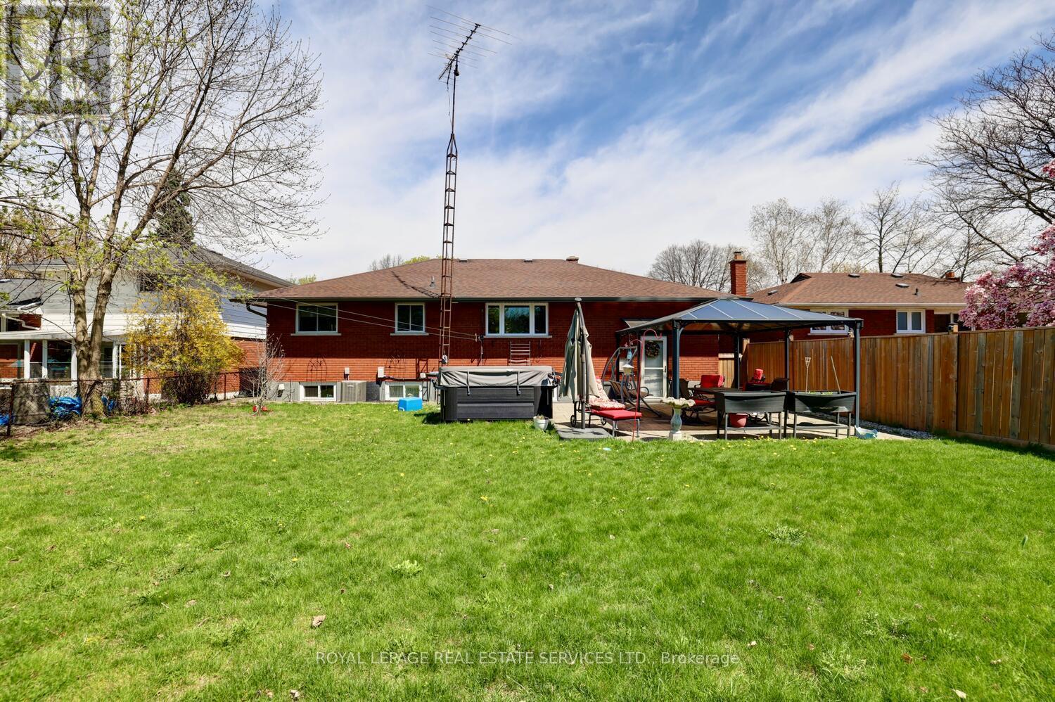 












163 BENDAMERE AVENUE

,
Hamilton,




Ontario
L9C1N6

