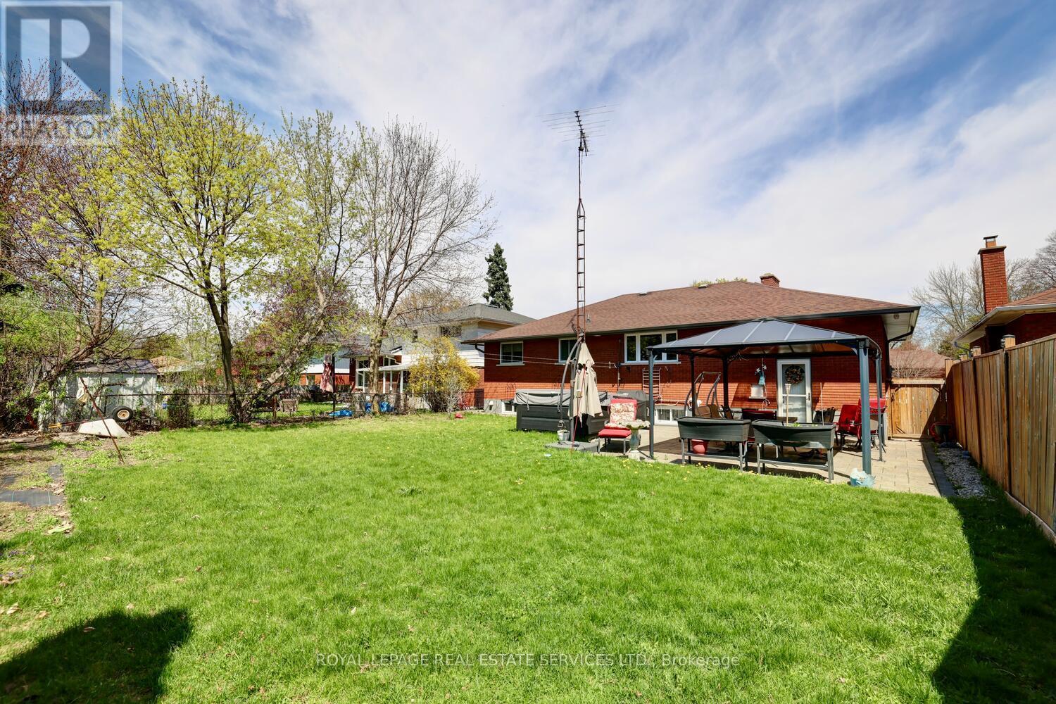 












163 BENDAMERE AVENUE

,
Hamilton,




Ontario
L9C1N6

