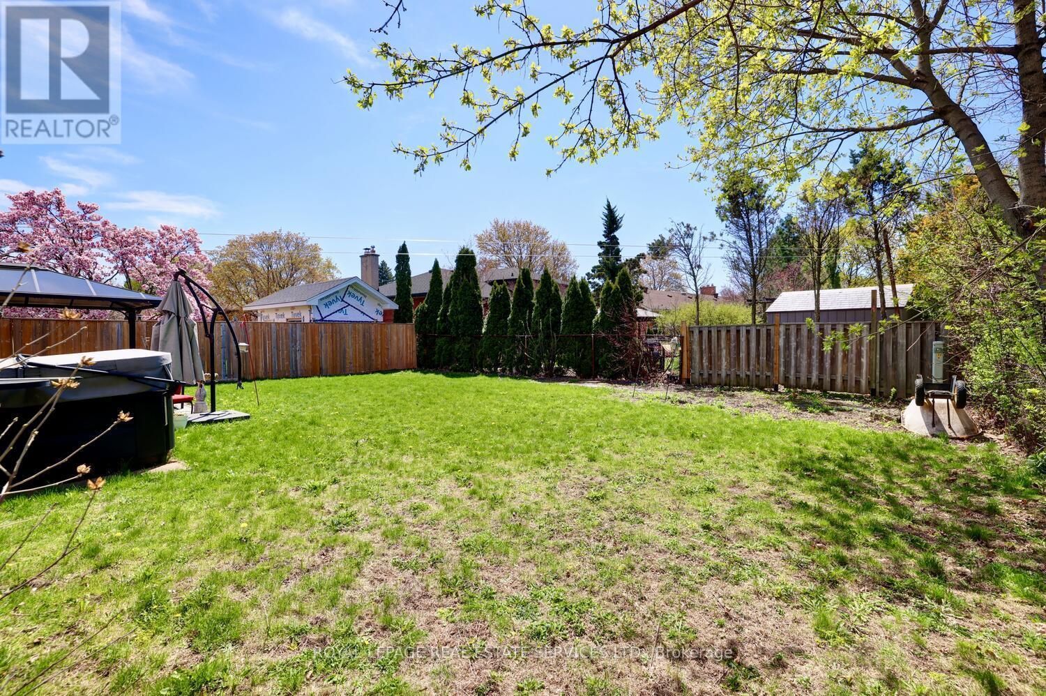 












163 BENDAMERE AVENUE

,
Hamilton,




Ontario
L9C1N6


