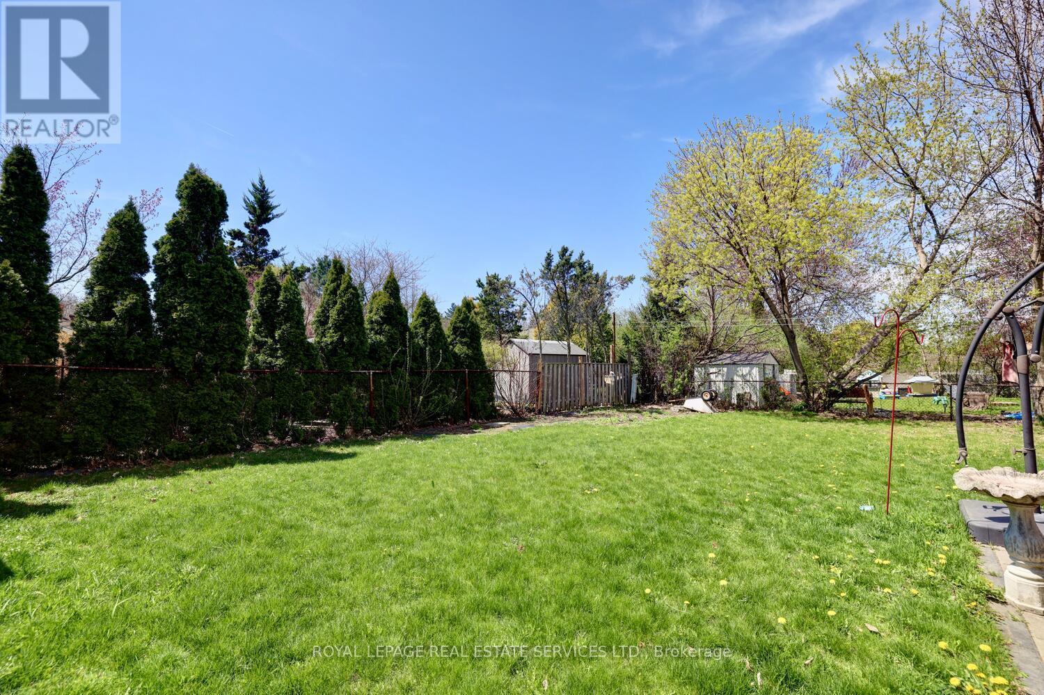 












163 BENDAMERE AVENUE

,
Hamilton,




Ontario
L9C1N6

