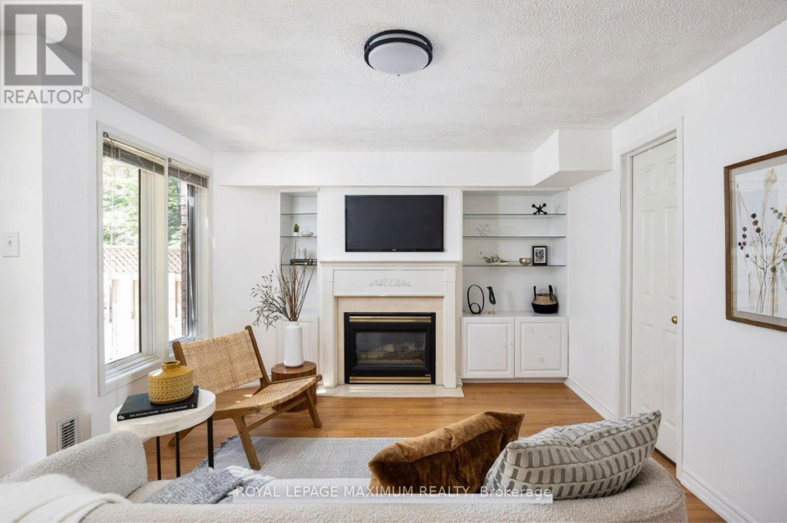 












25 BLUEWATER COURT

,
Toronto,




Ontario
M8V4A7

