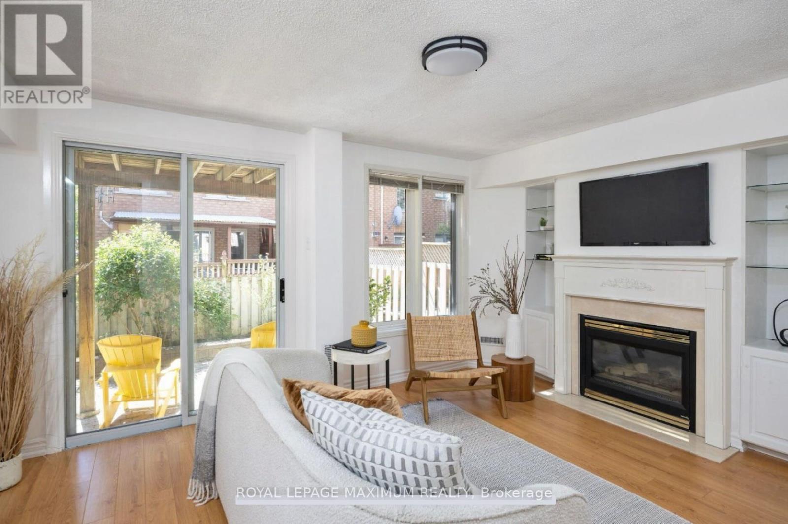 












25 BLUEWATER COURT

,
Toronto,




Ontario
M8V4A7


