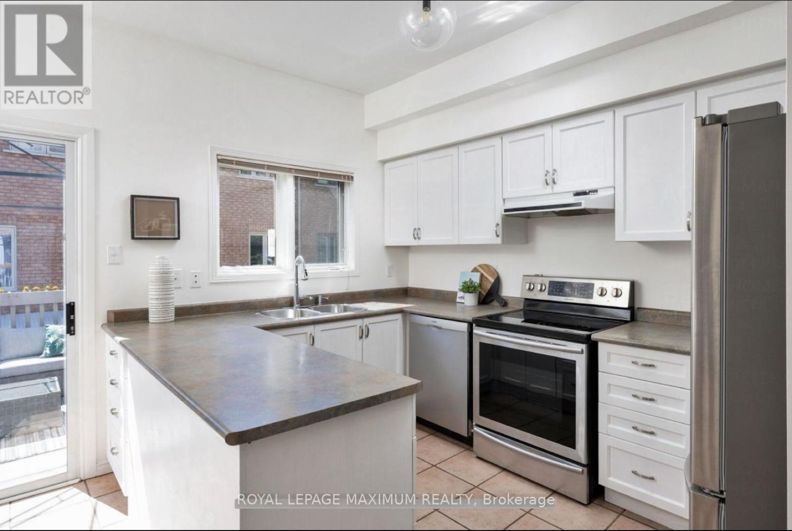 












25 BLUEWATER COURT

,
Toronto,




Ontario
M8V4A7

