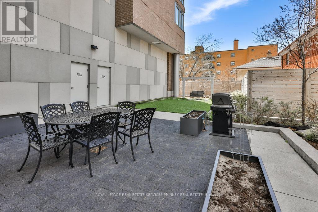 












401 - 8 ANN STREET

,
Mississauga,




Ontario
L5G3E6

