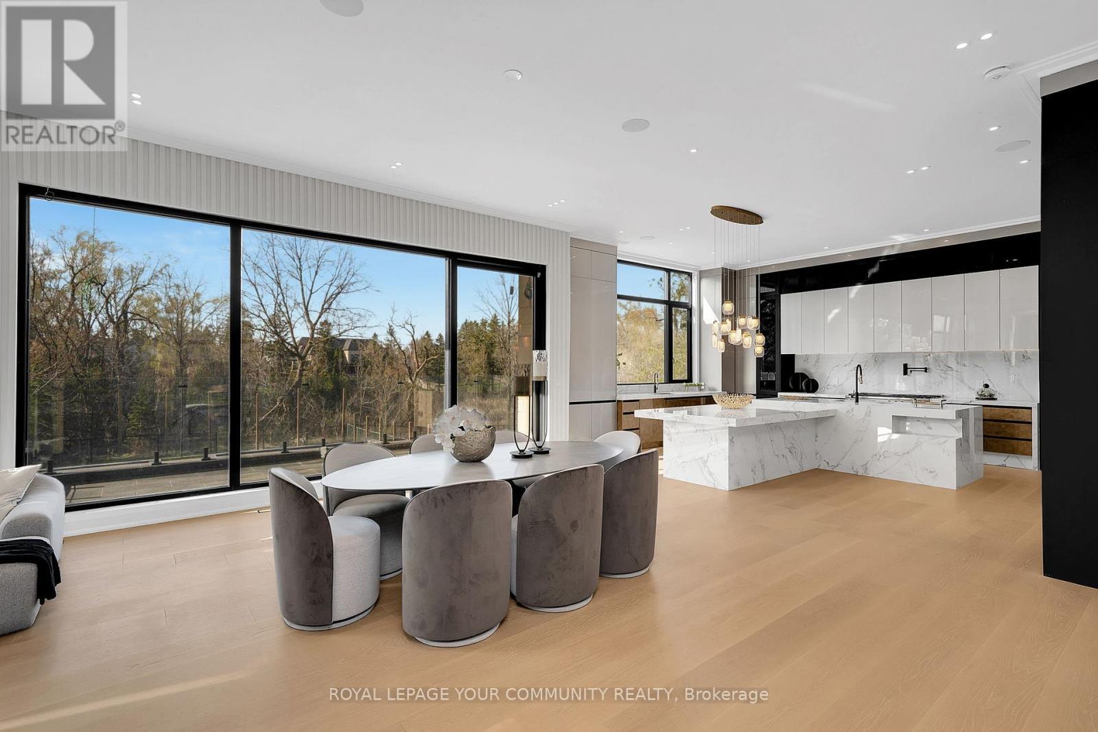 












8 POPLAR DRIVE

,
Richmond Hill,




Ontario
L4E2W5

